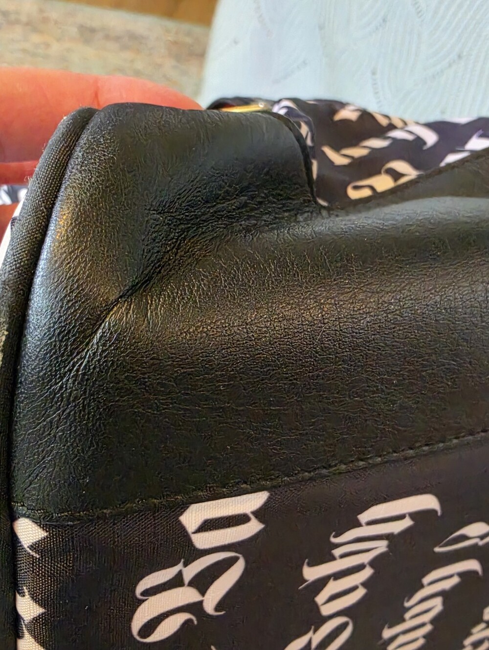 L.A.M.B. LeSportsac Gwen Stefani Black Band Bag EUC With Charm Guitar Strap - Picture 8 of 11